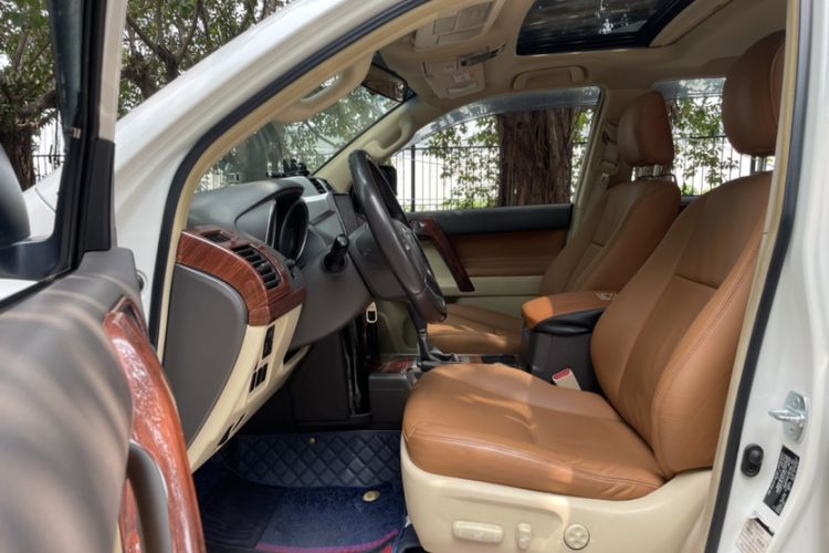 Used Toyota Prado  Interior 8