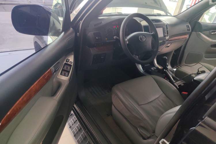Used Toyota Prado 2004 GX 2.7 Automatic Model Driver Seat
