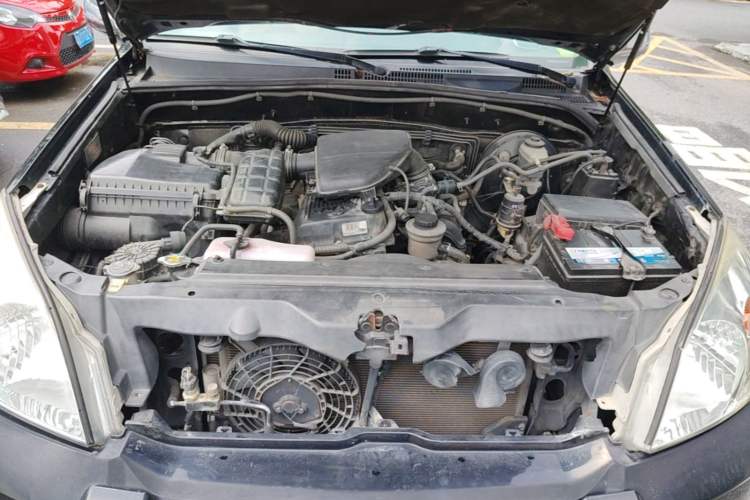 Used Toyota Prado 2004 GX 2.7 Automatic Model Engine Bay