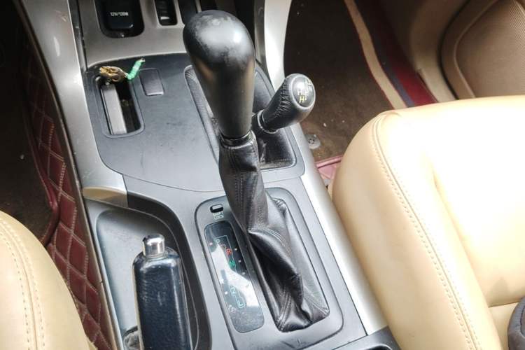 Used Toyota Prado 2004 GX 2.7 Automatic Model Gear Lever