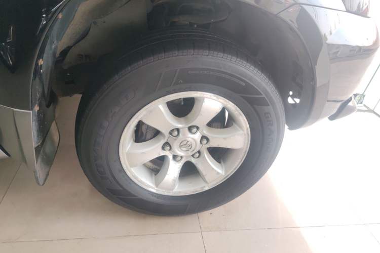 Used Toyota Prado 2004 GX 2.7 Automatic Model Right Front Wheel Hub
