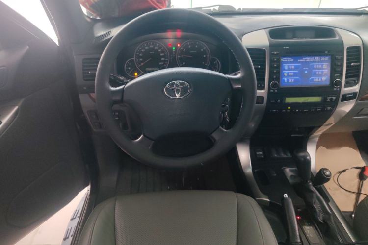 Used Toyota Prado 2004 GX 2.7 Automatic Model Steering Wheel