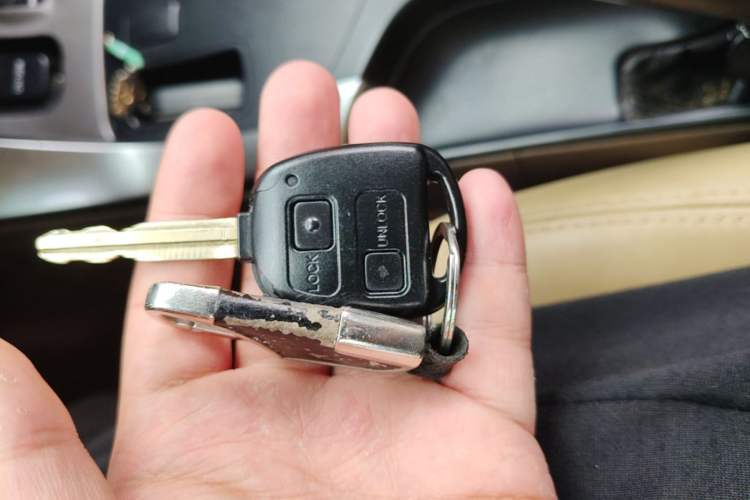Used Toyota Prado 2004 GX 2.7 Automatic Model Vehicle Key