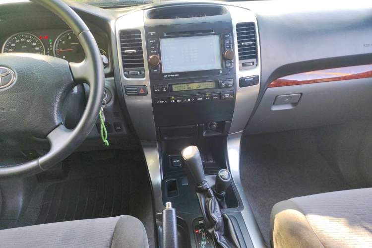 Used Toyota Prado 2004 GX 2.7 Automatic Model Audio And AC Panel