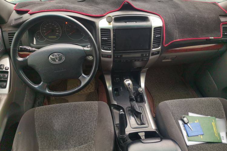Used Toyota Prado 2004 GX 2.7 Automatic Model Center Console