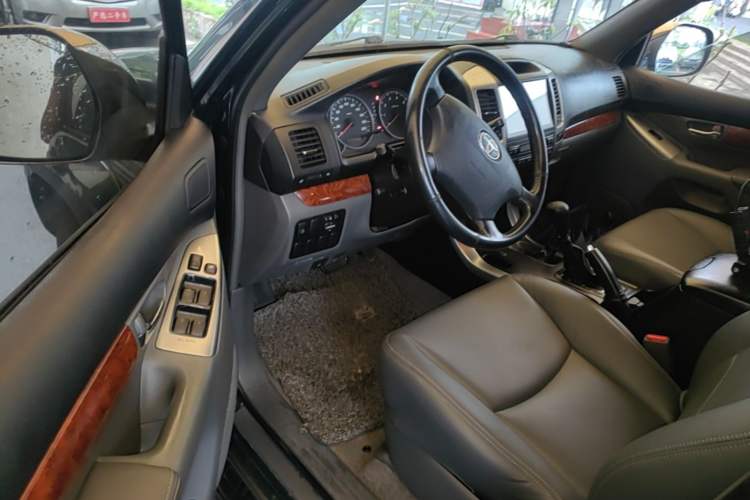 Used Toyota Prado 2004 GX 2.7 Automatic Model Driver Seat