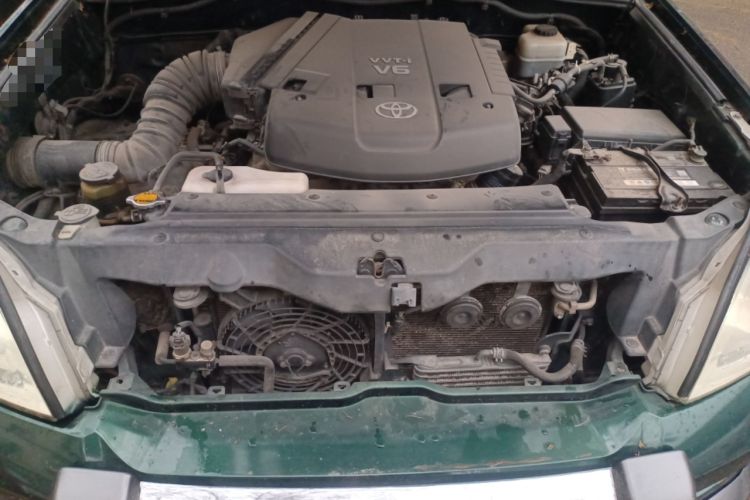Used Toyota Prado 2004 VX 4.0 Engine Bay