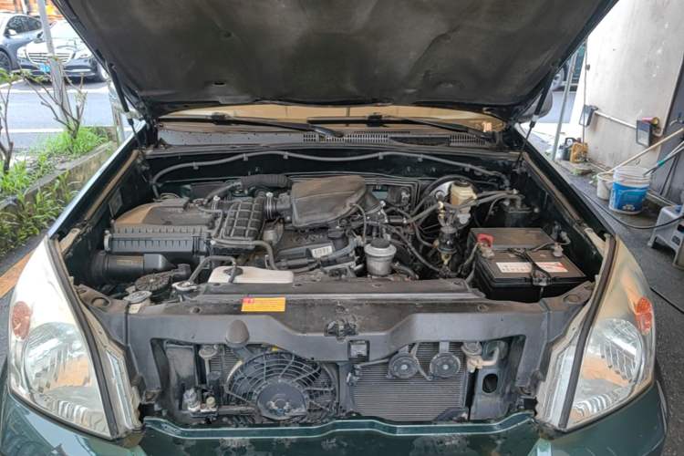 Used Toyota Prado 2004 GX 2.7 Automatic Model Engine Bay