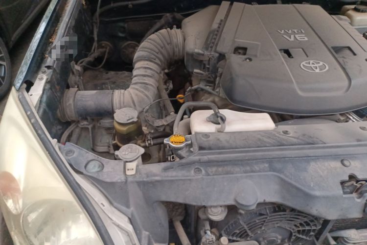 Used Toyota Prado 2004 VX 4.0 Engine Bay Right
