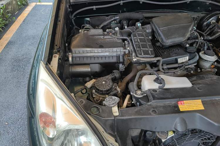 Used Toyota Prado 2004 GX 2.7 Automatic Model Engine Bay Right