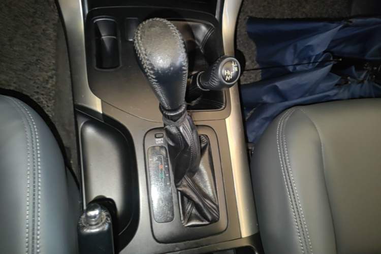 Used Toyota Prado 2004 GX 2.7 Automatic Model Gear Lever