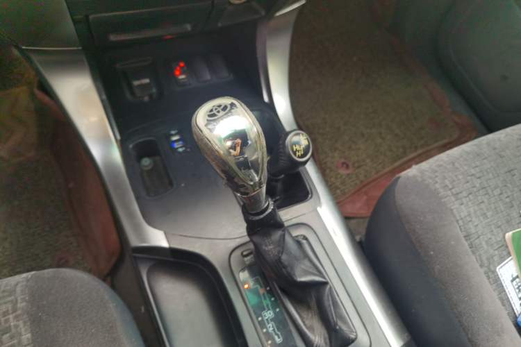 Used Toyota Prado 2004 GX 2.7 Automatic Model Gear Lever