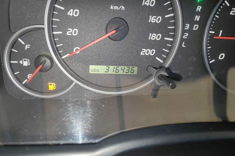 Used Toyota Prado 2004 GX 2.7 Automatic Model Odometer Close Up