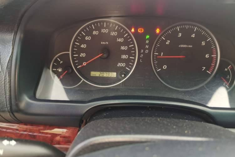Used Toyota Prado 2004 GX 2.7 Automatic Model Odometer Close Up