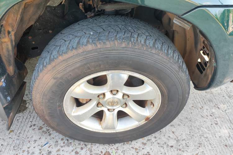 Used Toyota Prado 2004 GX 2.7 Automatic Model Right Front Wheel Hub