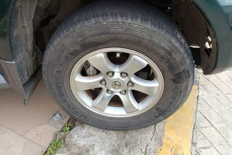 Used Toyota Prado 2004 GX 2.7 Automatic Model Right Front Wheel Hub