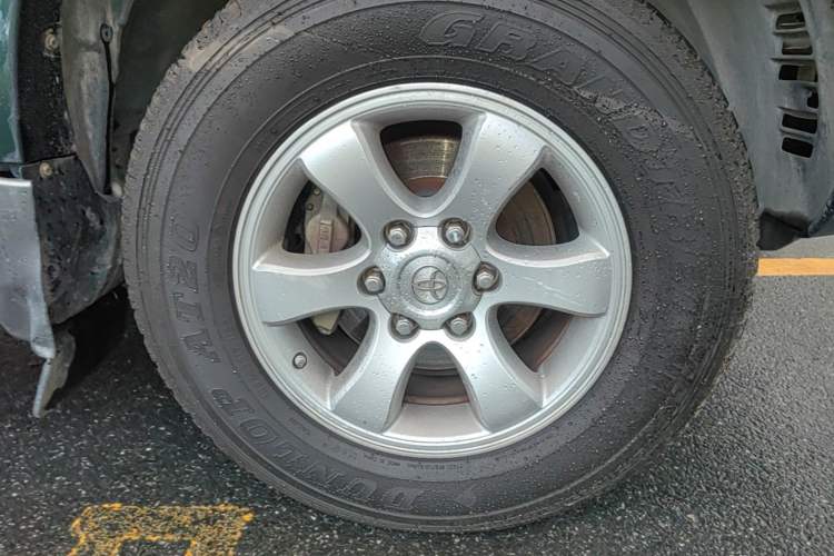 Used Toyota Prado 2004 GX 2.7 Automatic Model Right Front Wheel Hub