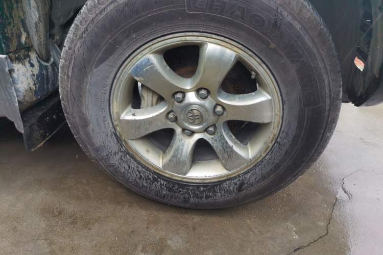 Used Toyota Prado 2004 GX 2.7 Automatic Model Right Front Wheel Hub
