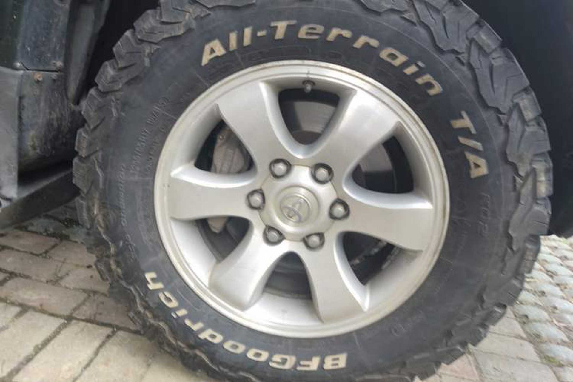 Used Toyota Prado 2004 4.0L Automatic GX Right Front Wheel Hub