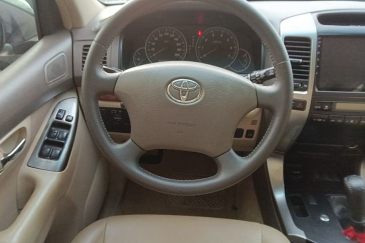 Used Toyota Prado 2004 GX 2.7 Automatic Model Steering Wheel