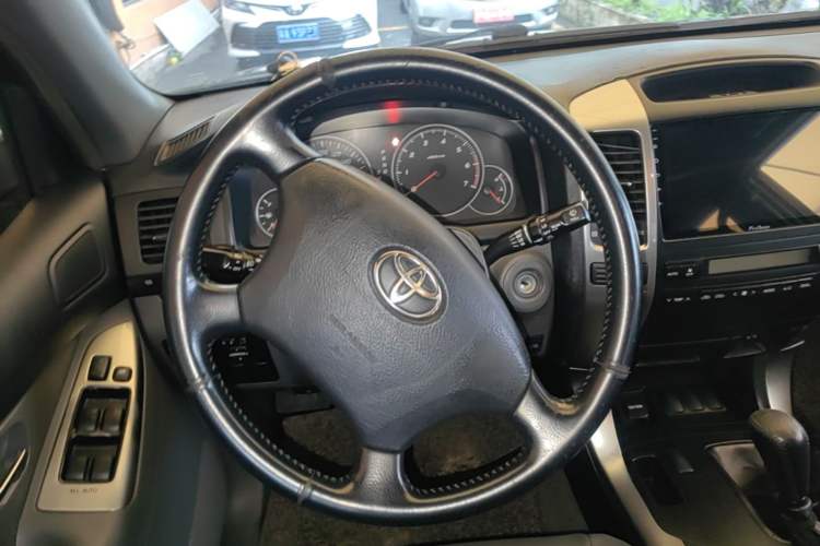 Used Toyota Prado 2004 GX 2.7 Automatic Model Steering Wheel