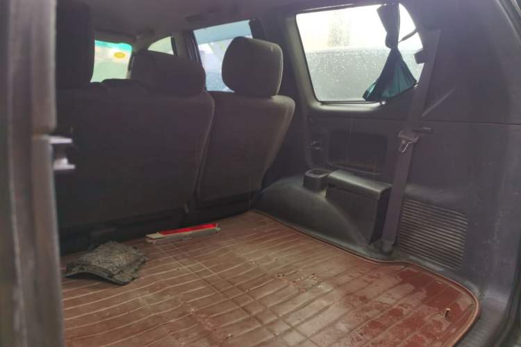 Used Toyota Prado 2004 GX 2.7 Automatic Model Trunk