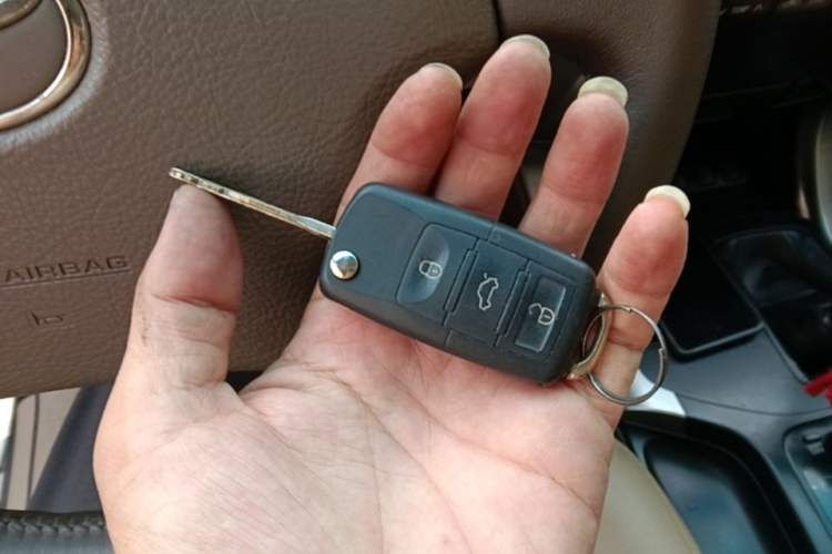 Used Toyota Prado 2004 GX 2.7 Automatic Model Vehicle Key