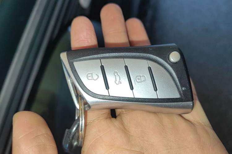 Used Toyota Prado 2004 GX 2.7 Automatic Model Vehicle Key