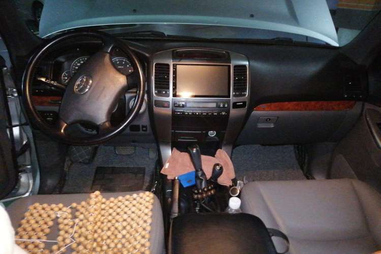 Used Toyota Prado 2004 GX 2.7 Automatic Model Center Console