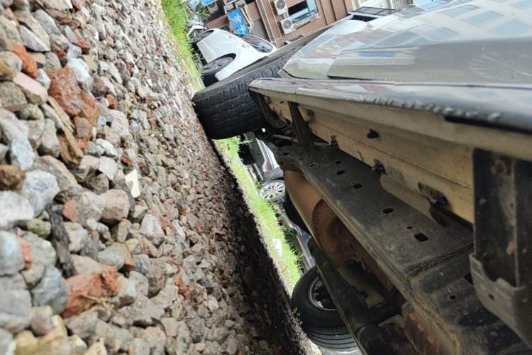 Used Toyota Prado 2004 GX 2.7 Automatic Model Chassis Front Right