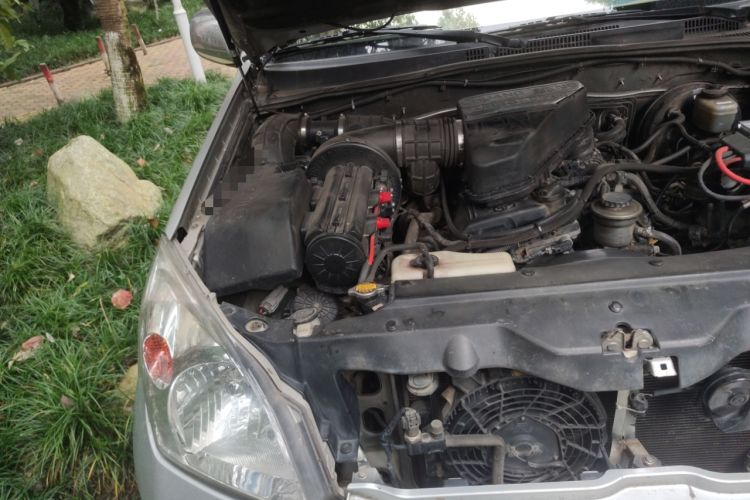 Used Toyota Prado 2004 GX 2.7 Automatic Model Engine Bay Right