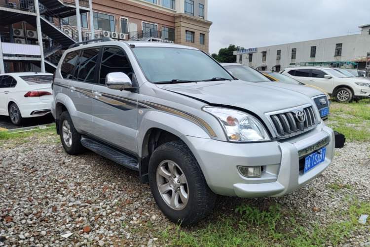 Used Toyota Prado 2004 GX 2.7 Automatic Model Front Right 45 Deg