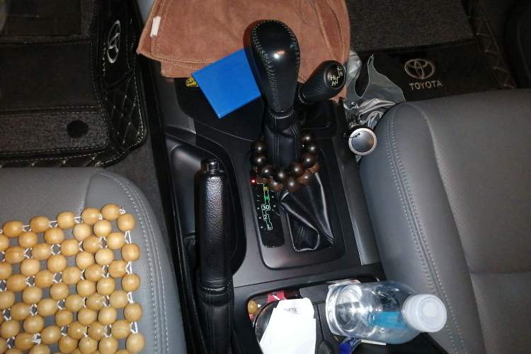 Used Toyota Prado 2004 GX 2.7 Automatic Model Gear Lever