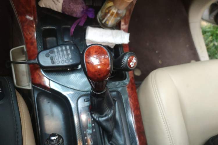 Used Toyota Prado 2004 GX 2.7 Automatic Model Gear Lever