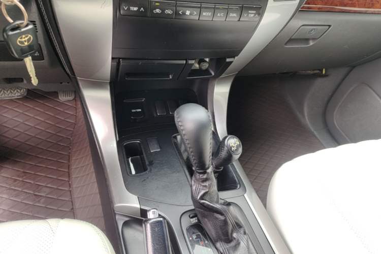 Used Toyota Prado 2004 GX 2.7 Automatic Model Gear Lever