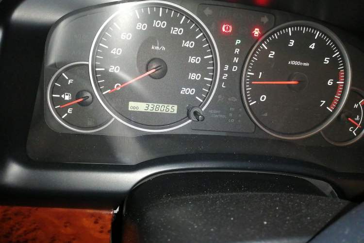 Used Toyota Prado 2004 GX 2.7 Automatic Model Odometer Close Up