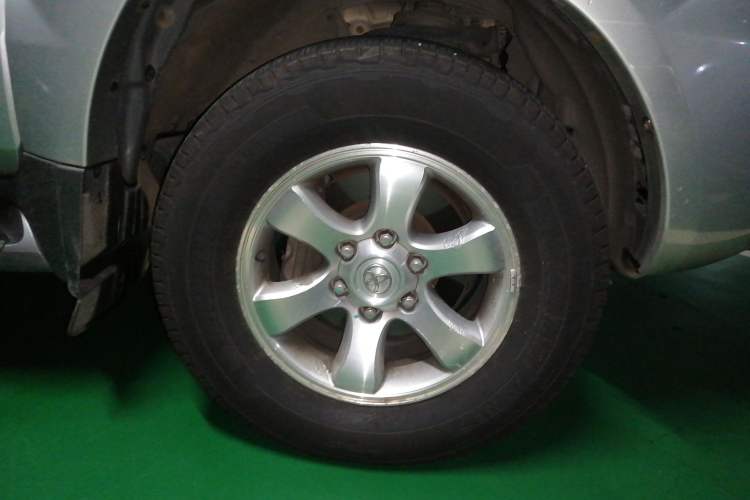 Used Toyota Prado 2004 GX 2.7 Automatic Model Right Front Wheel Hub