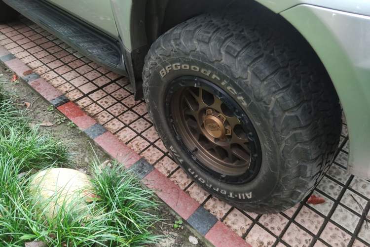 Used Toyota Prado 2004 GX 2.7 Automatic Model Right Front Wheel Hub