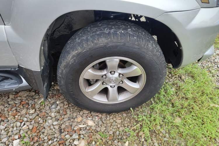Used Toyota Prado 2004 GX 2.7 Automatic Model Right Front Wheel Hub
