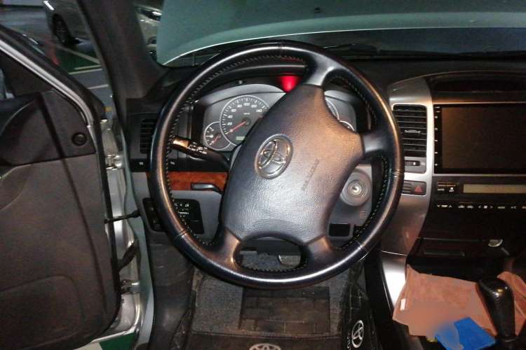 Used Toyota Prado 2004 GX 2.7 Automatic Model Steering Wheel