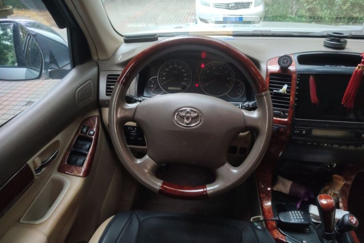 Used Toyota Prado 2004 GX 2.7 Automatic Model Steering Wheel