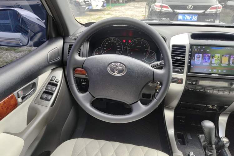 Used Toyota Prado 2004 GX 2.7 Automatic Model Steering Wheel
