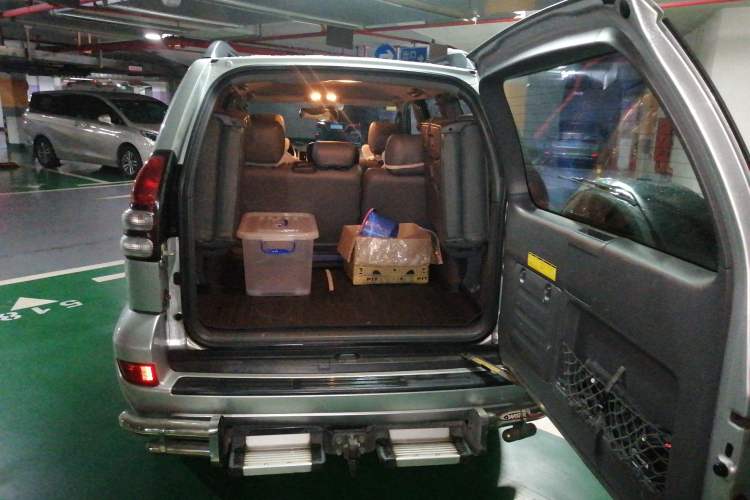 Used Toyota Prado 2004 GX 2.7 Automatic Model Trunk