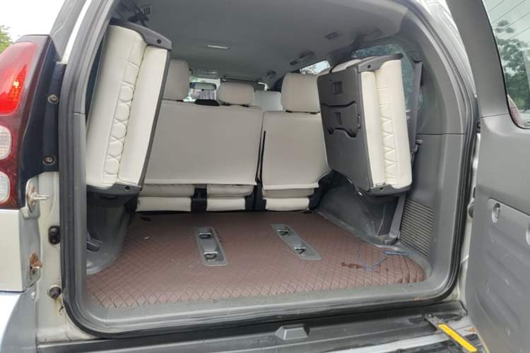 Used Toyota Prado 2004 GX 2.7 Automatic Model Trunk