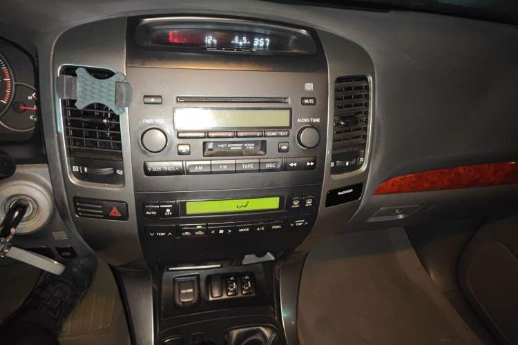 Used Toyota Prado 2004 4.0L Automatic GX Audio And AC Panel