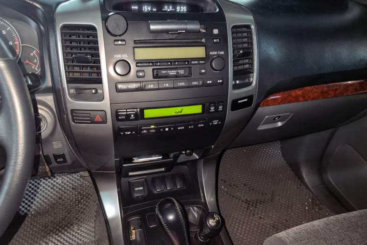 Used Toyota Prado 2004 GX 2.7 Automatic Model Audio And AC Panel