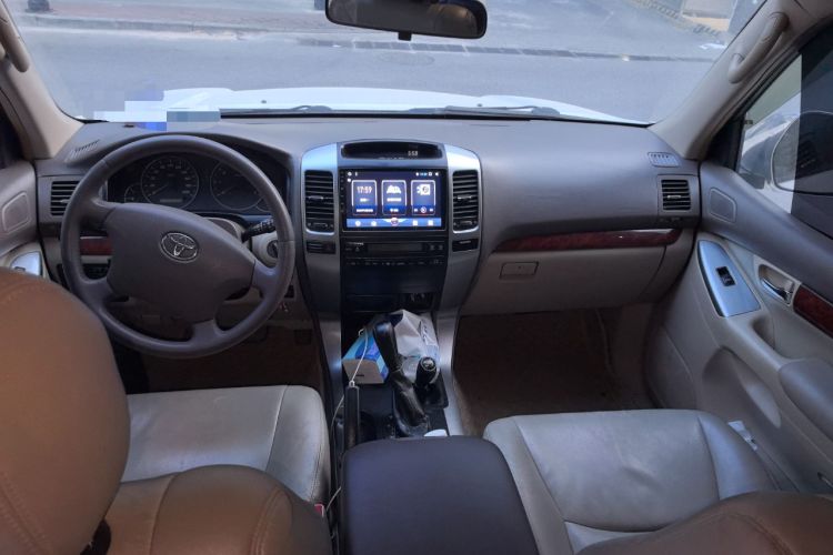 Used Toyota Prado 2004 GX 2.7 Automatic Model Center Console