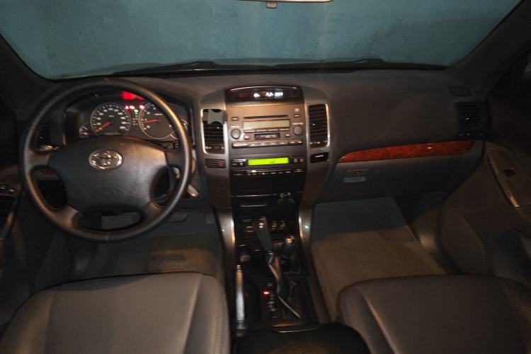 Used Toyota Prado 2004 4.0L Automatic GX Center Console