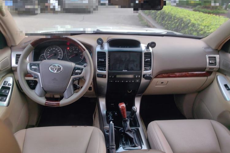 Used Toyota Prado 2004 VX 4.0 Center Console