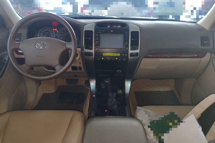 Used Toyota Prado 2004 GX 2.7 Automatic Model Center Console